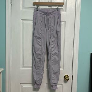 Lululemon Dance Studio Lined Mid-Rise Jogger in Faint Lavender Size 2